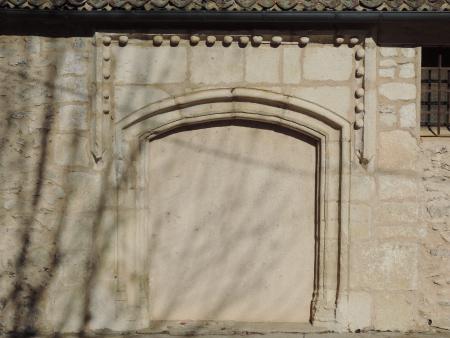 Imagen Portada con alfiz gótico de la iglesia