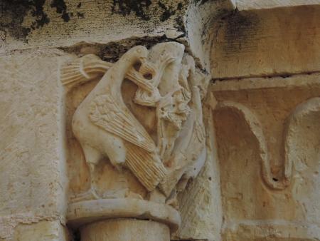 Imagen Capitel románico con palomas